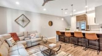 Private Rooftop Patio+4 Story Home w/ Peloton Bike