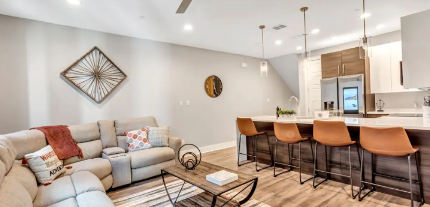 4 STORY HOME + PRIVATE ROOFTOP PATIO: 1118 Galveston Ave Unit 4, Fort Worth, TX 76104